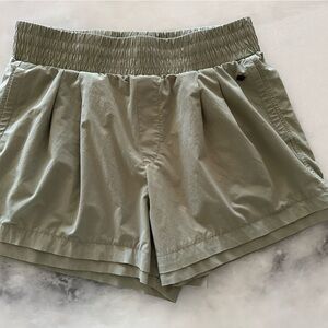 Calia by Carrie Underwood Shorts Elastic Waist Drawstrings Pockets Sage green, L